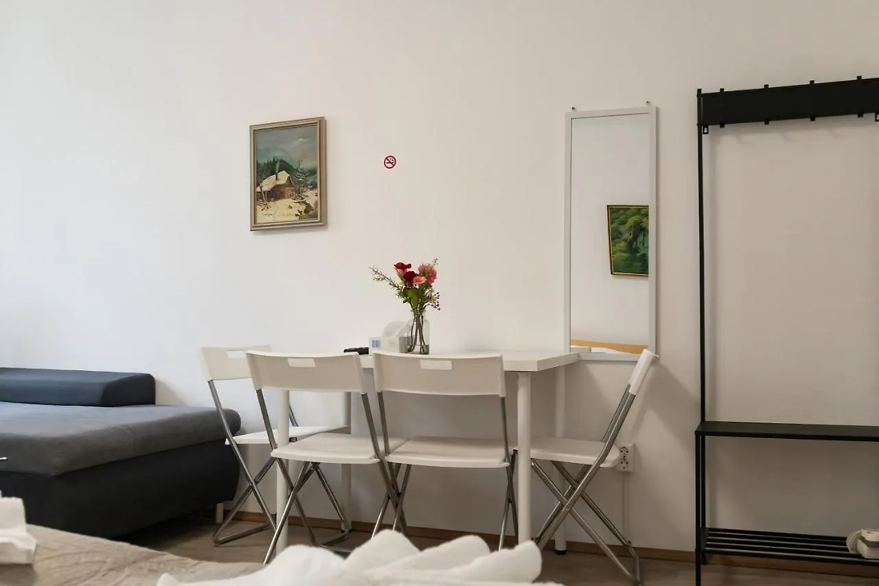 Spacious & Pleasent 2Br Apt. Near Milenium Tower Vienna 0*,