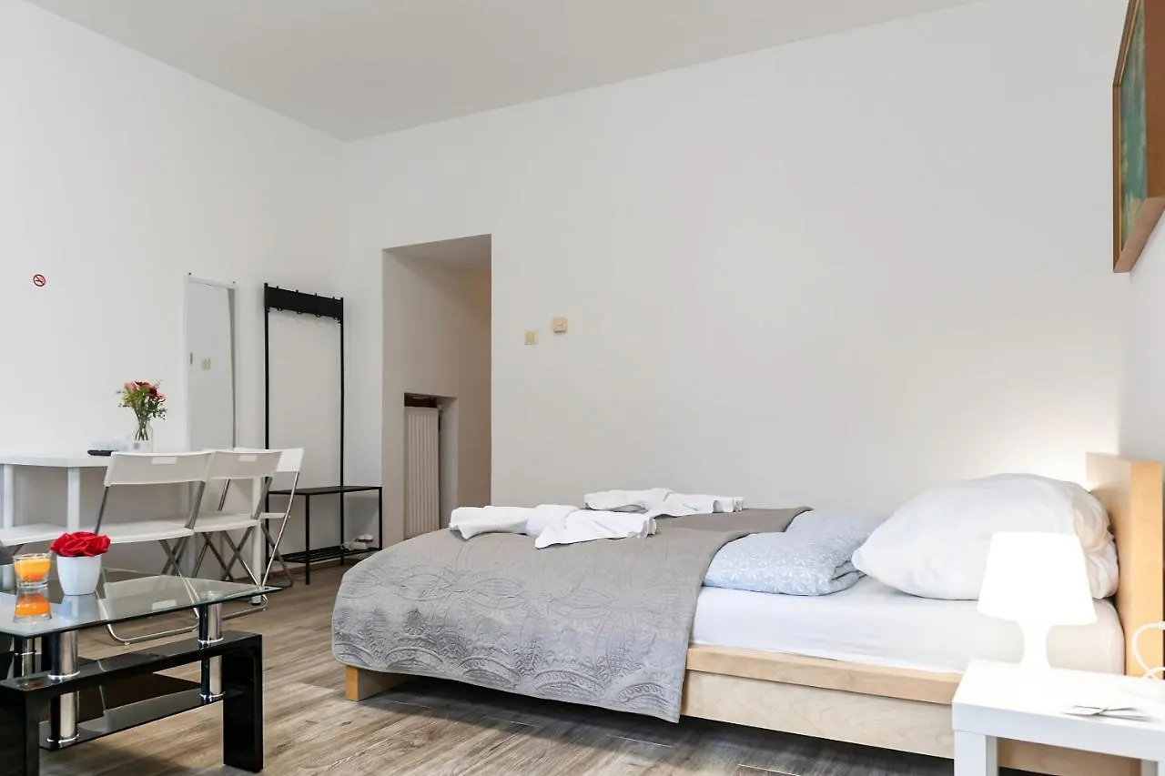 Spacious & Pleasent 2Br Apt. Near Milenium Tower Vienna Appartamento