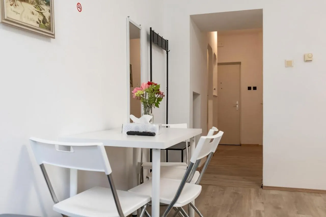 Spacious & Pleasent 2Br Apt. Near Milenium Tower Vienna Austria