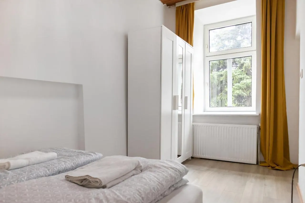 Spacious & Pleasent 2Br Apt. Near Milenium Tower Vienna 0*,