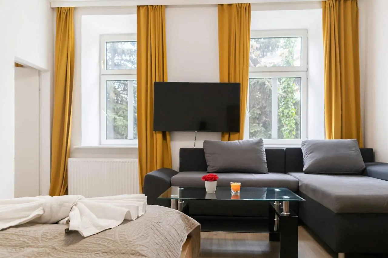 Spacious & Pleasent 2Br Apt. Near Milenium Tower Vienna Apartment