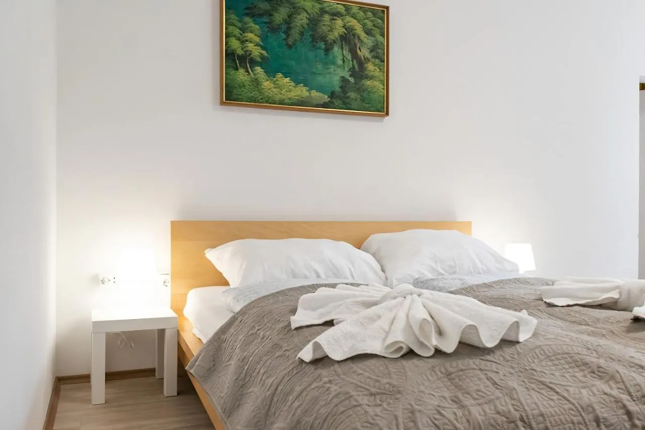 Spacious & Pleasent 2Br Apt. Near Milenium Tower Vienna